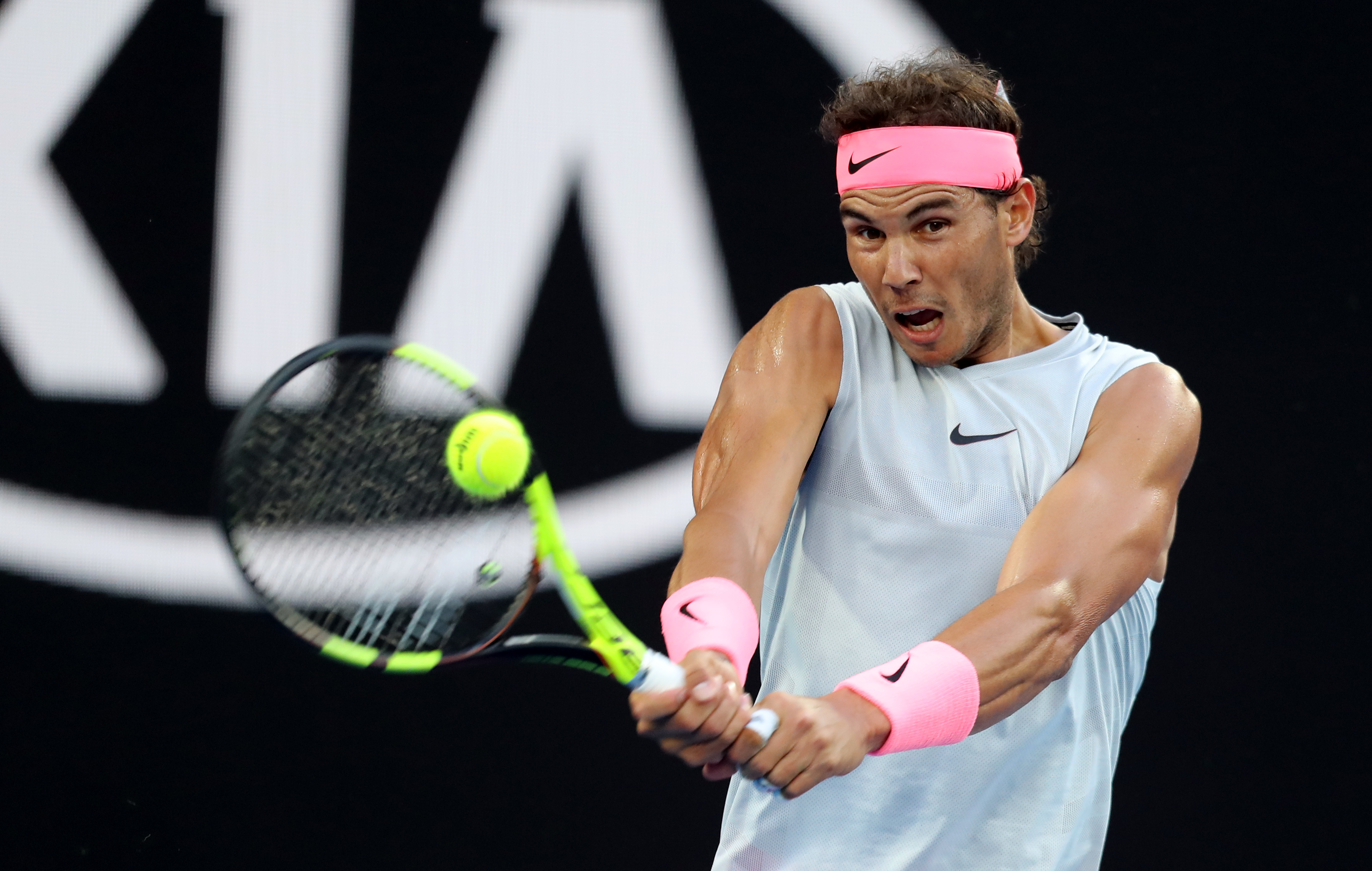 澳大利亚网球队翻盘西班牙网球队，纳达尔制霸全场的简单介绍