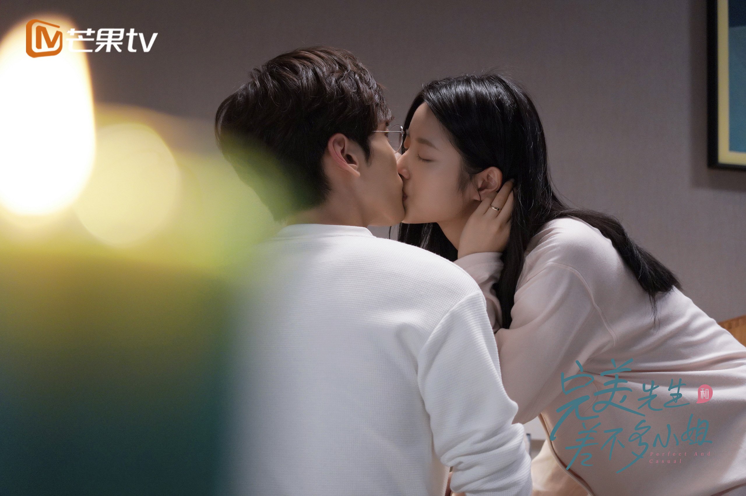 赛道上的轰鸣，球场上的传奇，硬仗之夜的共同心跳