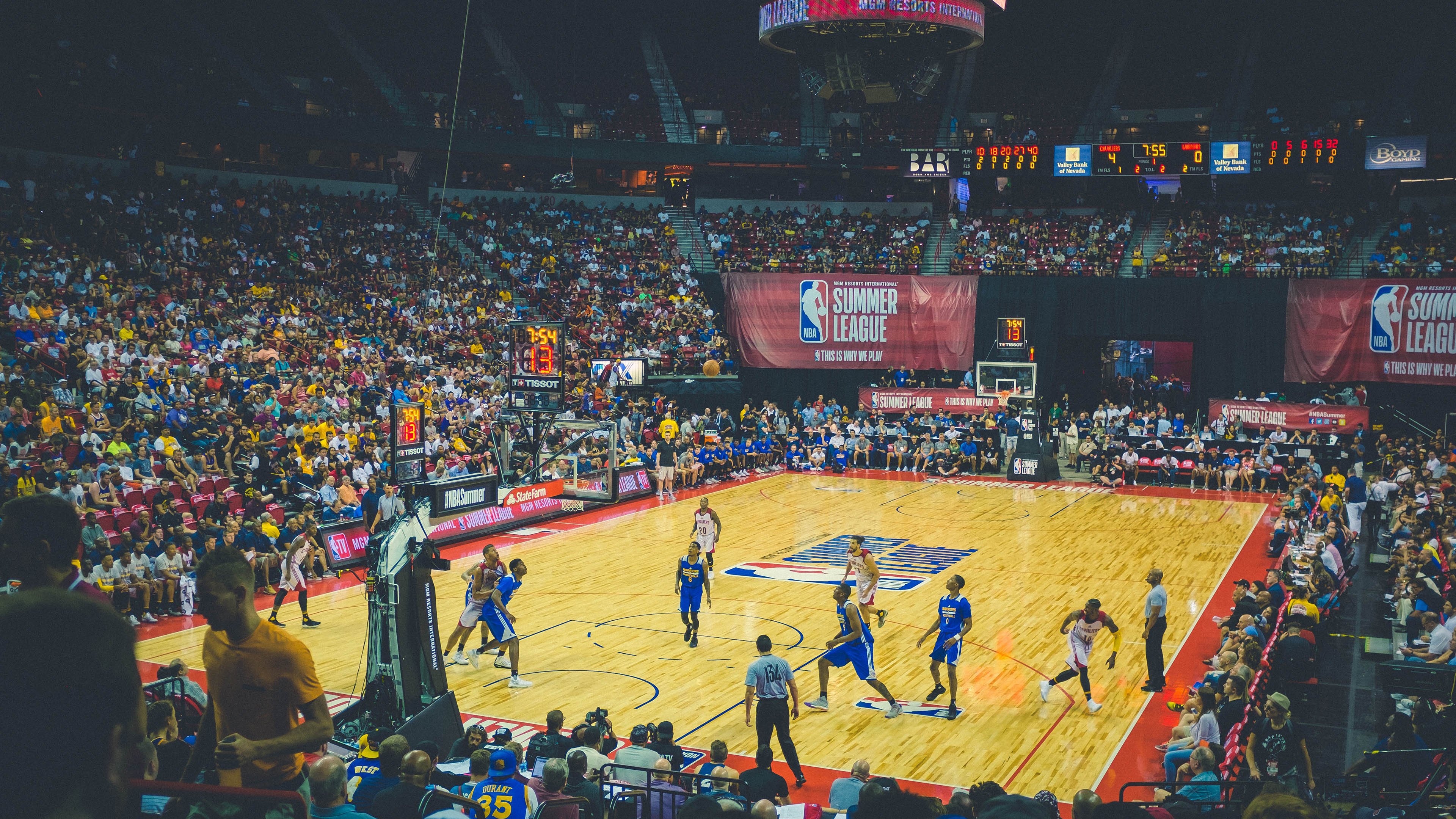 pg电子试玩网站-赛道轰鸣与篮球锋芒，杰伦·格林如何点亮F1揭幕之夜