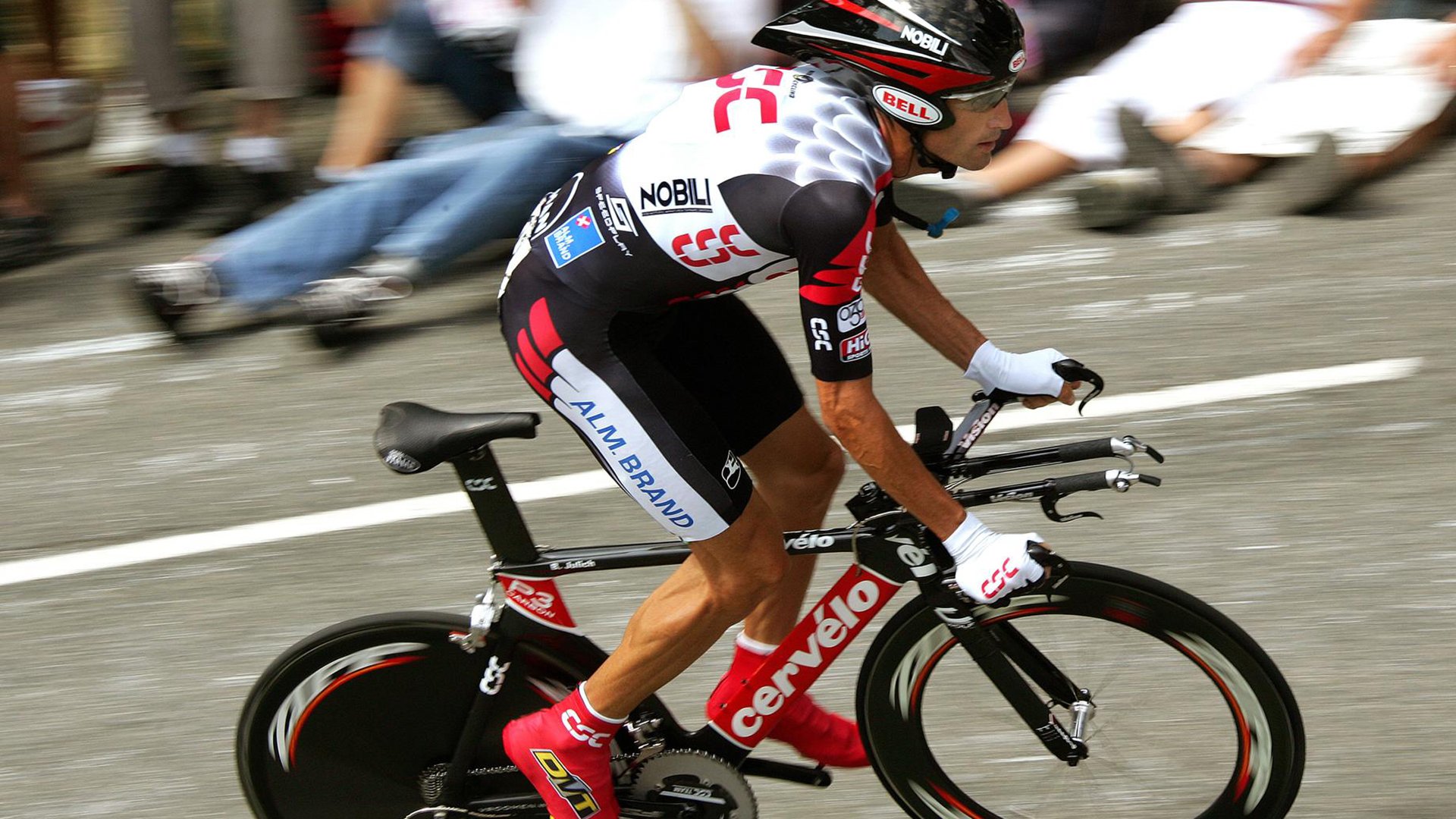 足球的双重奏，日本对阵法国的激战与莫德里奇的自我证明